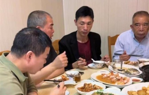 养家哥哥表态，李鑫姐姐也是自己的姐姐，门锁一姐一番话被指拱火