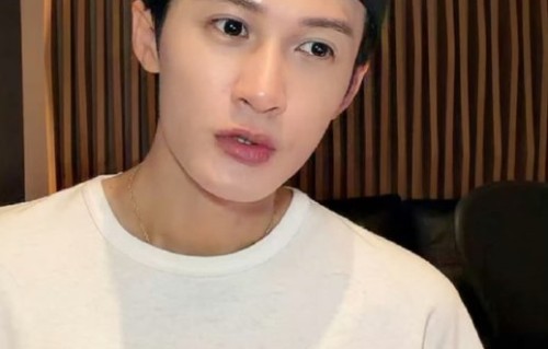 檀健次为何要在录音棚突袭直播放未修音干声？