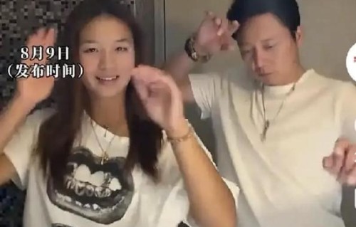 刘奕君为什么带13岁女儿在加拿大合拍手势舞？