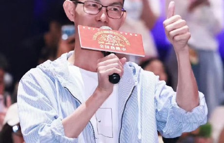 《给阿嬷的情书》和《欢迎来龙餐馆》有哪些相似之处？