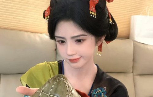 鞠婧祎端午节晒出的巨型粽子到底有多大，才会显得她的脸这么小？|尺寸|参照物|合影|造型|粉丝