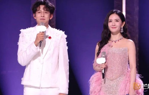 《乘风》直播太抓马！倪萍道歉，瞿颖哭到差点弃票，主持控不住场