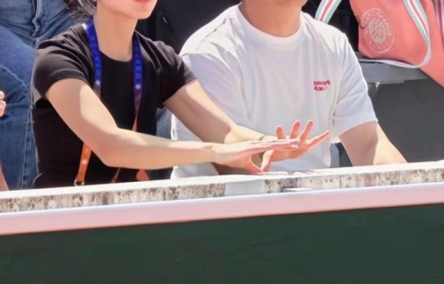 陈奕迅带21岁女儿现身法网！全程陪女儿给男友加油，网友：这是认了准女婿？