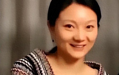 张艺谋也没想到，养了27年的陈婷，竟会亲手摘掉张艺谋妻子的认证 