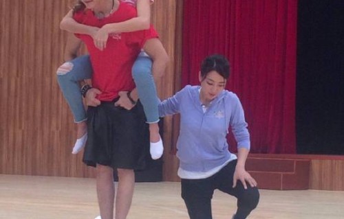 陈伟霆为何能凭借此次晚宴互动获得“教科书级绅士风度”的评价？