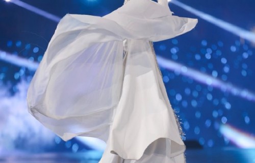 张杰女儿具体是如何利用AI技术创作歌曲的？