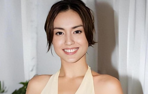 她为富豪5年生下4个孩子，拿到5亿分手费后离开了，如今她怎样了