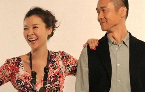 柯蓝黄志忠约会看话剧！交往15年仍不婚，女方大方，男方稍显谨慎