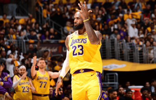 詹姆斯回应火箭湖人赛后一片混乱！炮轰裁判荒唐且毫无道理