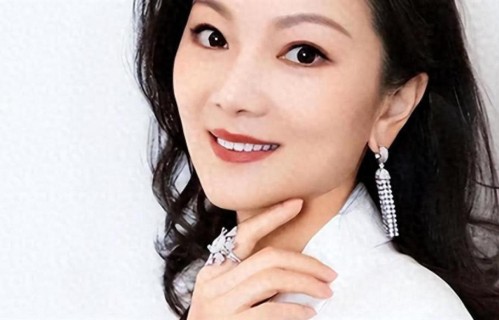 同享福不共苦，张艺谋被曝身体出状况 陈婷亲手取消张艺谋妻子认证