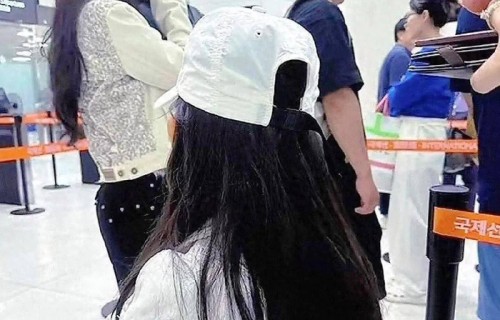 汪峰与女友森林北在机场拥抱，俩人打扮普通，恩爱画面如热恋少年 - 360娱乐|汪峰刚|章子怡|离婚|恋情|候机室