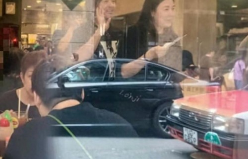 郑伊健夫妇现身街边面店，蒙嘉慧罕露脸又胖了，被曝已回香港生活|香港特别行政区|夫妻|结婚|不动产|街坊