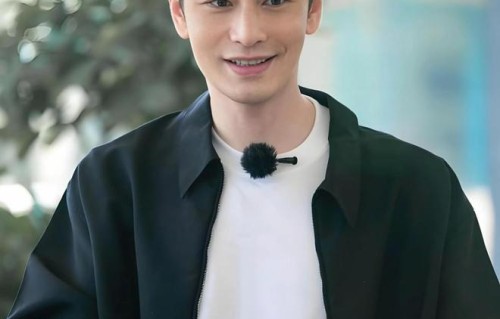 黄晓明计划全家迁居上海陪伴儿子成长 刻意减少外地拍戏时长