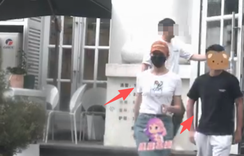 演员胡静一家三口罕见同框！16岁独子“牛魔王”身高超妈妈，眉眼深邃变温润少年
