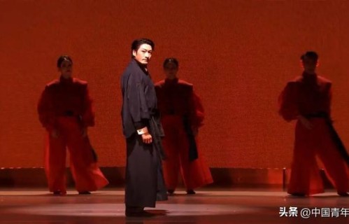 热搜第一！杨思宇，脱掉和服才向观众鞠躬致谢