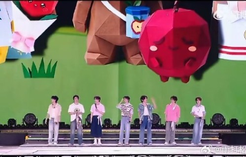 粉丝对时代少年团演唱会全开麦表现评价如何？