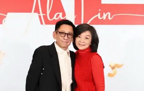 65岁陈玉莲近照引热议！银发素颜展露优雅老去风范|小龙女|红衣|娱乐圈|公众|经典