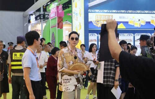 林依轮亮相龙海食博会!“爱情鸟”助推食博盛会再掀高潮!|漳州市|福建省|食品|活动|红树林