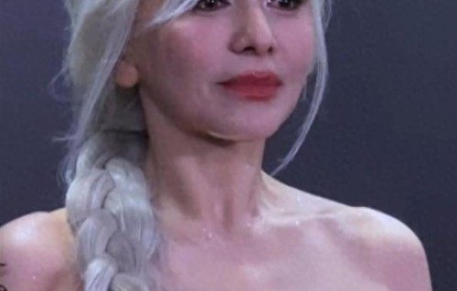 越活越年轻？55岁王琳现状曝光惹人争议，冻龄在她身上具象化