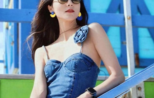 韩雪原来这么有料！穿牛仔吊带裙秀曲线，肤白貌美气质出众