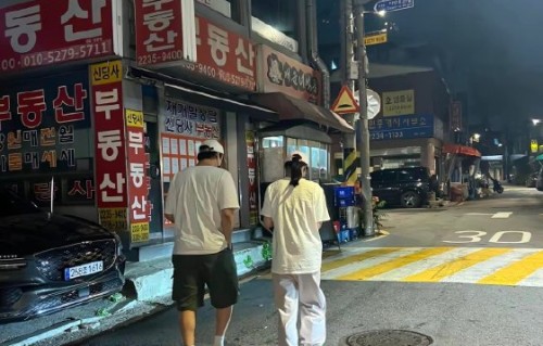 李到晛和林智妍街头约会被偶遇的具体细节和照片是怎样的？|婚礼|恋情|穿越|两人|关系