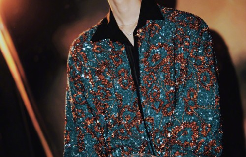 王俊凯迪斯科风大片曝光，复古光影演绎温柔热烈|TFBOYS|追星语录|星光|霓虹