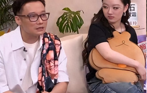 力挺单依纯，回怼李荣浩，单依纯背后的男人身家上亿，身份不简单 