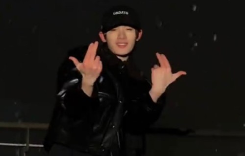 丁程鑫2026年雪地舞蹈视频是在什么背景下拍摄的？