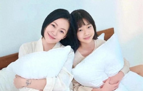 小S称呼小女儿为皇后，曾吐槽大S给儿女请安，网友：如今轮到她