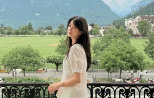乔欣瑞士随拍太治愈！白裙雪山松弛感封神