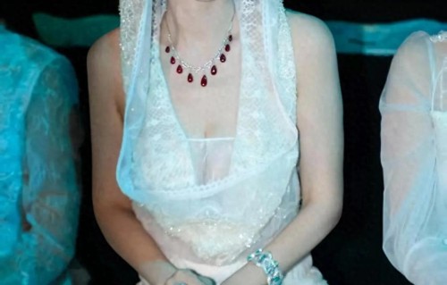 张萌上海时装周，性感成熟的丰腴身材太舒服了 