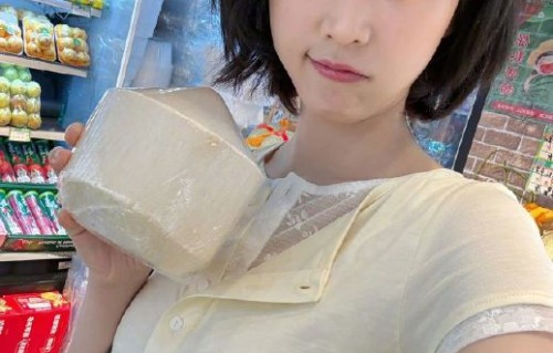 黄灿灿在节目中多次追问歌曲版权问题，现场主持人如何反应？|范玮琪互动|明星翻唱现场|范玮琪|娱乐圈趣事|翻唱版权梗