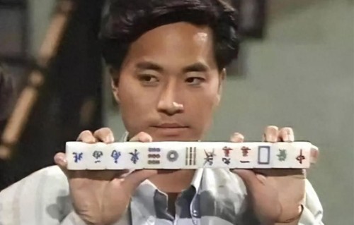 64岁前亚视一哥罕见现身被指状态回春，长居广州享受单身生活