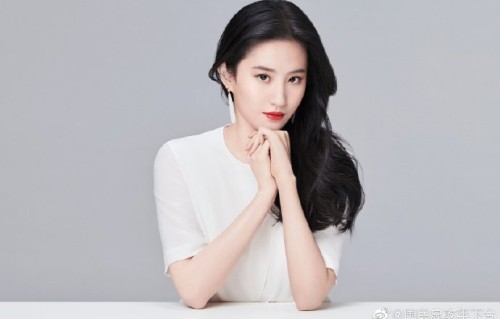 刘亦菲为何能同时拿下多个顶奢品牌代言？
