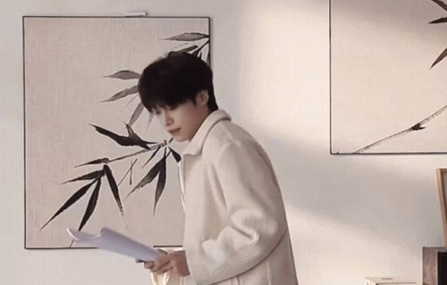 梓渝拍摄摔倒称身体不痛丢脸痛，太可爱了