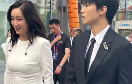 王俊凯与秦海璐在《中餐厅3》里有哪些暖心互动？|上合组织国家电影节|节目|化妆|杨紫|电影节