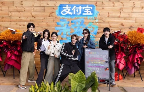 《亲爱的・客栈2026》迎开业大考,王鹤棣反串杉菜