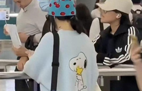 张柏芝机场接机大儿子谢振轩，母子相拥，满屏都是温暖幸福!_新闻