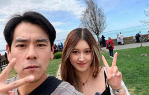 彭于晏国外旅游被偶遇，现实中真人好帅，素颜皮肤超好，硬汉身材