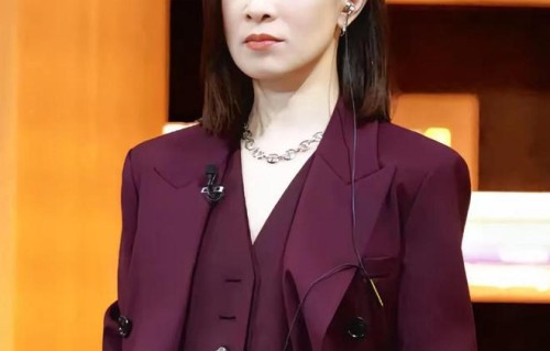 年近50岁的佘诗曼状态极佳！魅力满格|直发|颈间|节目|马甲|酒红色