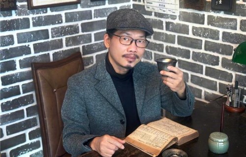爆料中提到的艺人Y女士真实身份是谁？