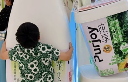 成毅与粉丝之间关于花衬衫有哪些有趣互动？