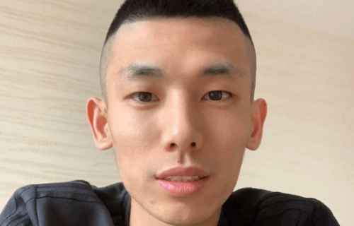 旭旭宝宝自嘲鸡毛哥 回应掉粉百万 准备起诉造谣博主