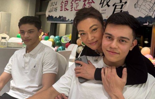 史可姐姐晒与外甥合照，18岁小儿子身高近190，长得像妈妈太帅了|二婚|外婆|度假|细纹|眼底