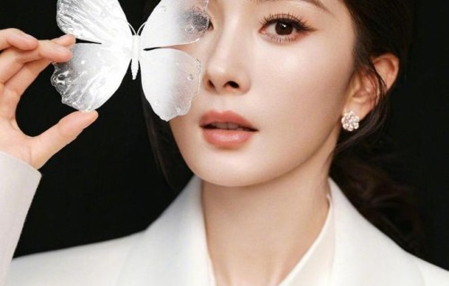 美女壁纸｜第3014期 · 杨幂：把“狠劲”藏进角色，她用二十年证明自己