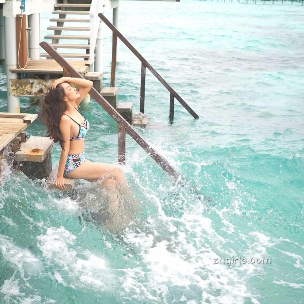 苏醒连发6张录音棚“刷屏”照，粉丝调侃：这条微博也太吵了！