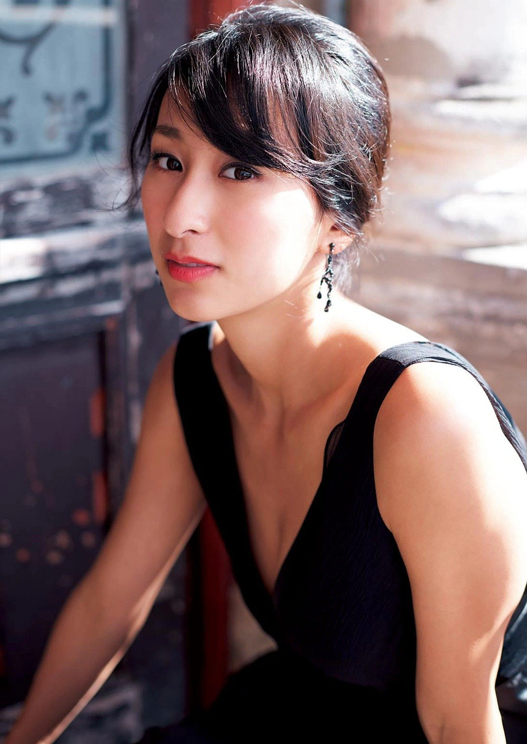 新人演员娜一是如何评价倪妮在片场对她的照顾的？