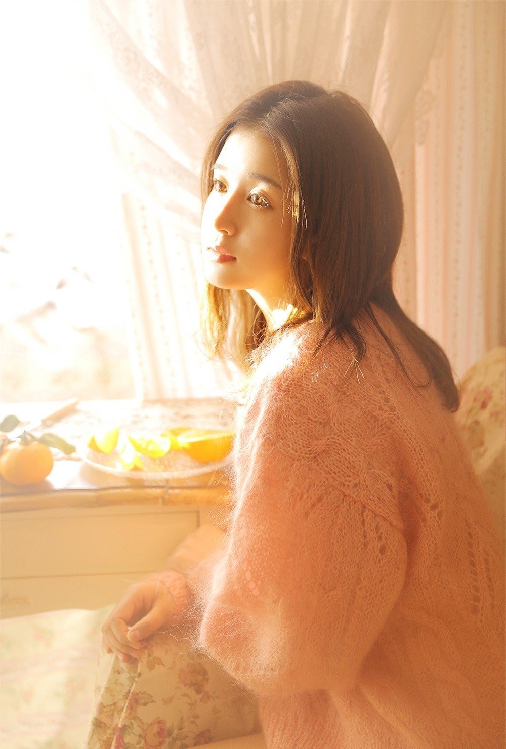 杨紫《玉兰花开君再来》路透!旗袍造型被赞贵气,搭档欧豪引热议