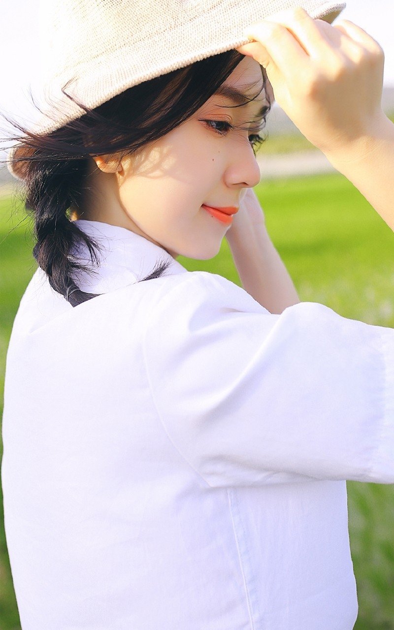 杨紫《玉兰花开君再来》路透！旗袍造型被赞贵气，搭档欧豪引热议