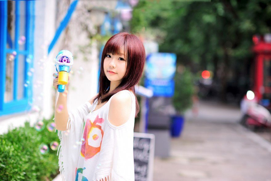 杨紫《玉兰花开君再来》路透！旗袍造型被赞贵气，搭档欧豪引热议